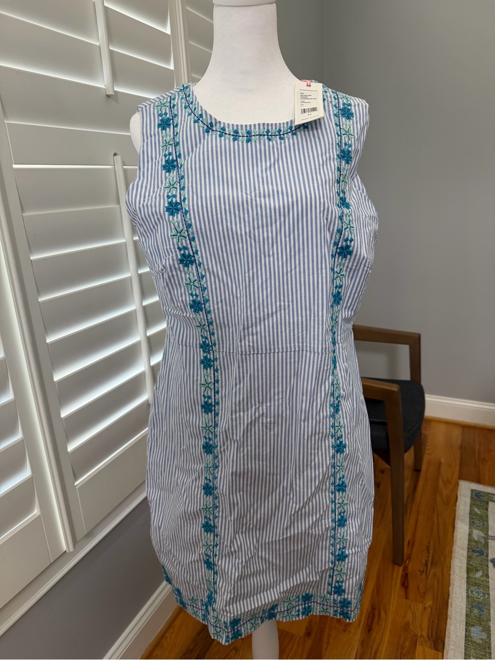 NWT VINEYARD VINES Size 12 Striped Blue Embroidered Sleeveless Dress